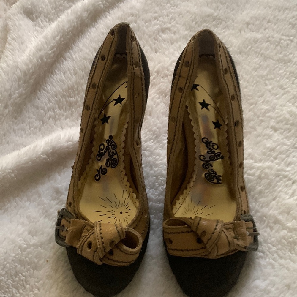 Never worn size 6 brown suede and leather